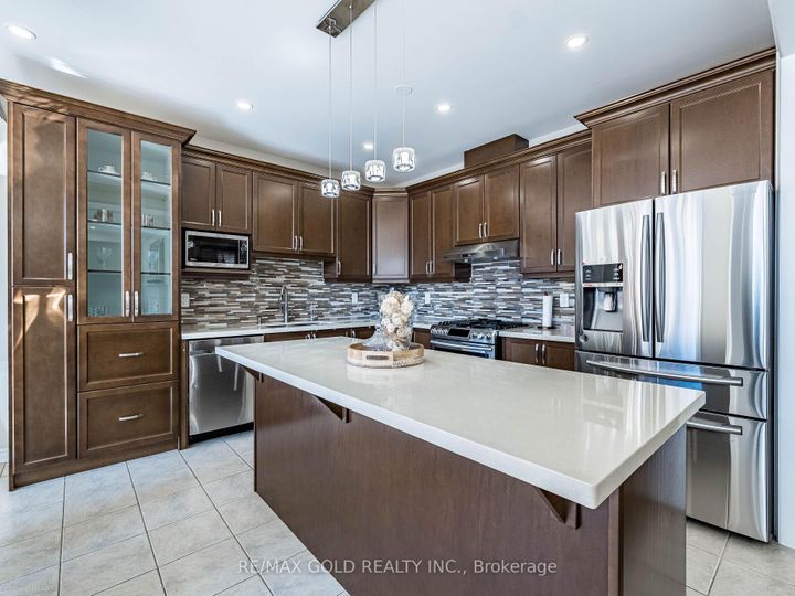 Photo 9 at 140 Thornbush Boulevard, Northwest Brampton, Brampton