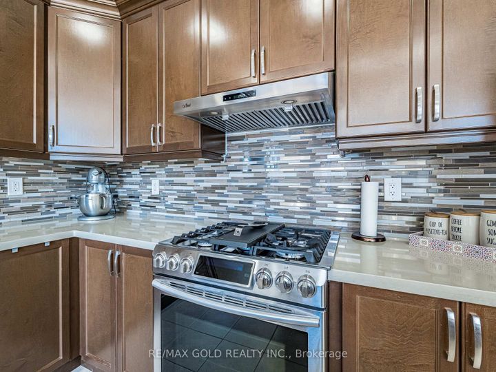Photo 11 at 140 Thornbush Boulevard, Northwest Brampton, Brampton