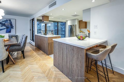 Photo 10 at 1401 - 65 Harbour Square, Waterfront Communities C1, Toronto