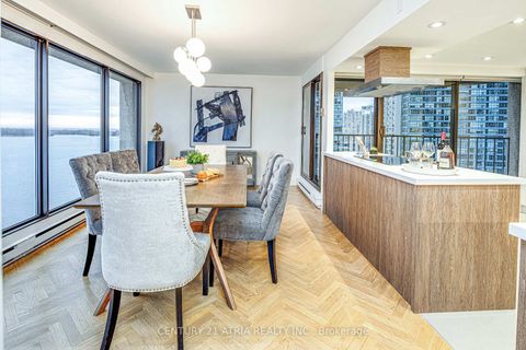 Photo 11 at 1401 - 65 Harbour Square, Waterfront Communities C1, Toronto