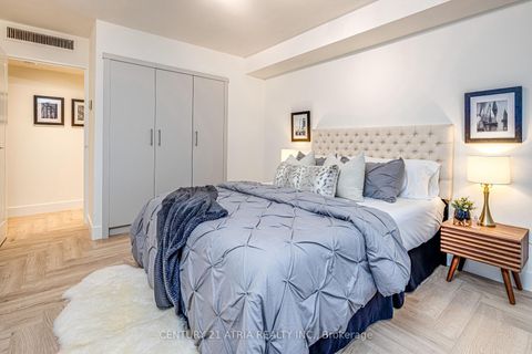 Photo 22 at 1401 - 65 Harbour Square, Waterfront Communities C1, Toronto