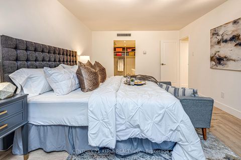 Photo 24 at 1401 - 65 Harbour Square, Waterfront Communities C1, Toronto
