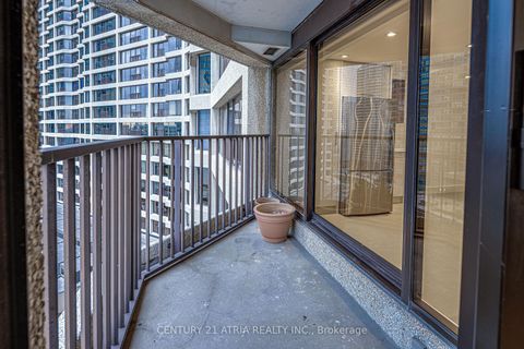 Photo 29 at 1401 - 65 Harbour Square, Waterfront Communities C1, Toronto