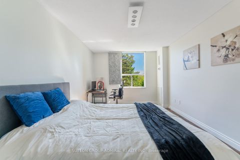 Photo 13 at 415 - 5 Shady Golfway, Flemingdon Park, Toronto