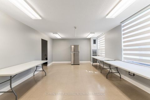 Photo 25 at 415 - 5 Shady Golfway, Flemingdon Park, Toronto