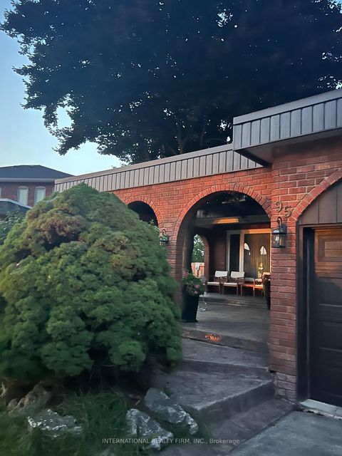 Photo 1 at 95 Dunstan Crescent, West Woodbridge, Vaughan