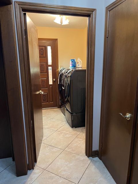 Photo 2 at 95 Dunstan Crescent, West Woodbridge, Vaughan