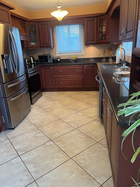 Photo 4 at 95 Dunstan Crescent, West Woodbridge, Vaughan