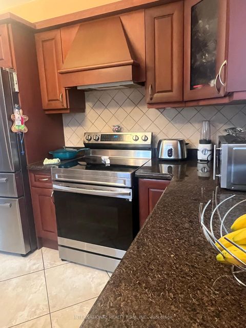 Photo 5 at 95 Dunstan Crescent, West Woodbridge, Vaughan