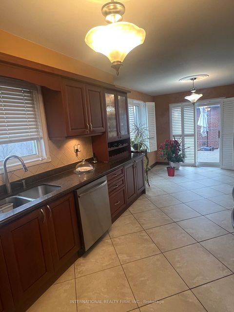 Photo 6 at 95 Dunstan Crescent, West Woodbridge, Vaughan