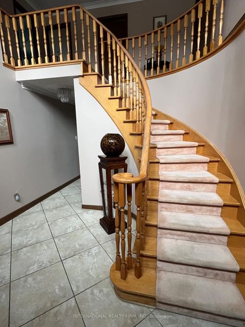 Photo 8 at 95 Dunstan Crescent, West Woodbridge, Vaughan