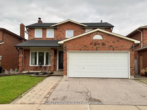 Photo 1 at 40 Gardner Place, Maple, Vaughan