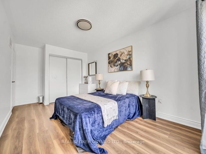 Photo 30 at 332 Riverstone Drive, WC Wedgewood Creek, Oakville