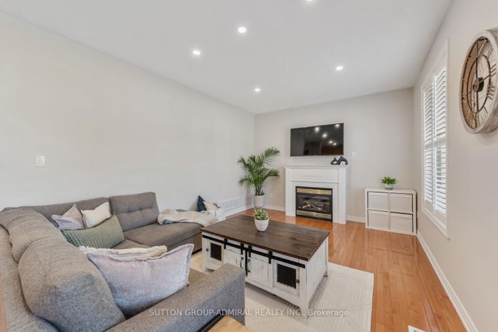 Photo 13 at 16 Appleview Road, Greensborough, Markham