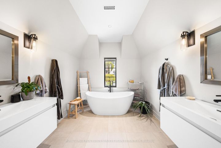 Photo 18 at 44 Bennington Heights Drive, Leaside, Toronto