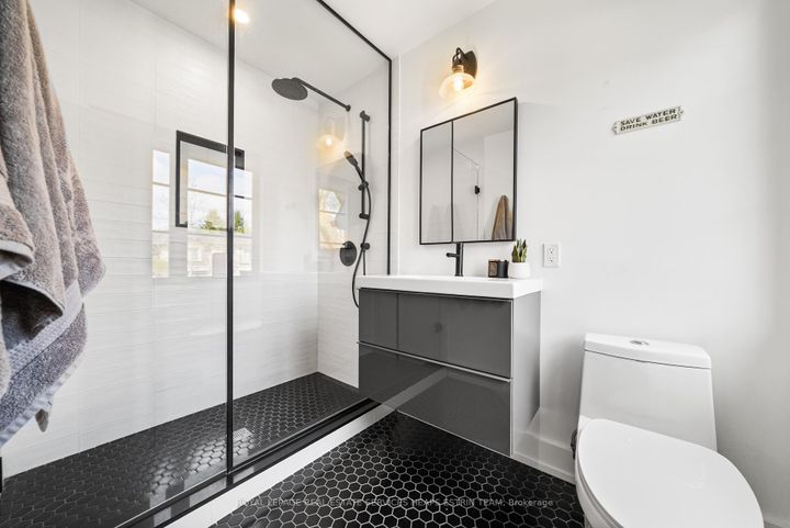 Photo 20 at 44 Bennington Heights Drive, Leaside, Toronto