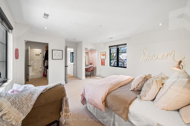 Photo 22 at 44 Bennington Heights Drive, Leaside, Toronto