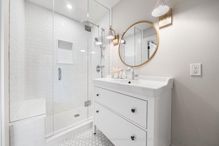 Photo 23 at 44 Bennington Heights Drive, Leaside, Toronto