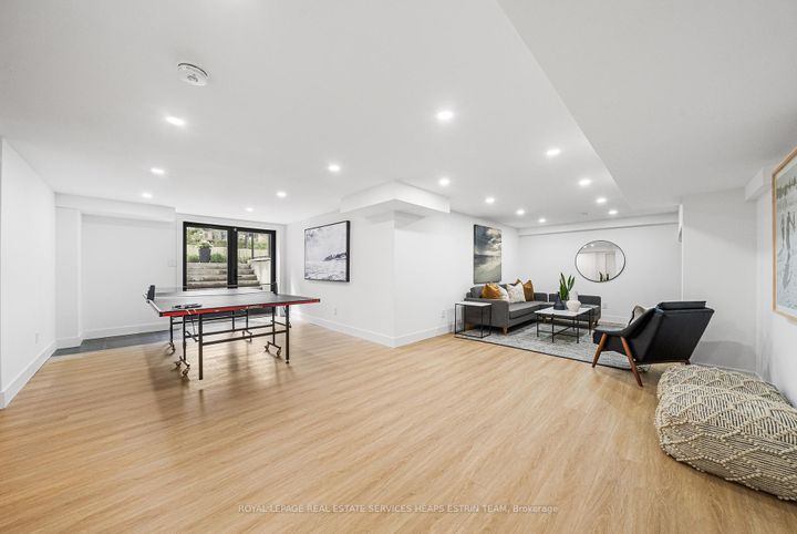 Photo 32 at 44 Bennington Heights Drive, Leaside, Toronto