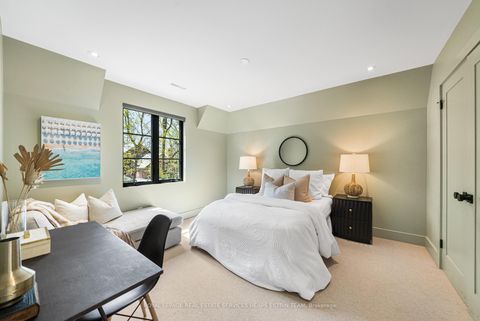 Photo 24 at 44 Bennington Heights Drive, Leaside, Toronto