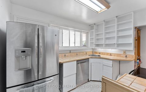 Photo 11 at 39 Pakenham Drive, Kipling, Toronto