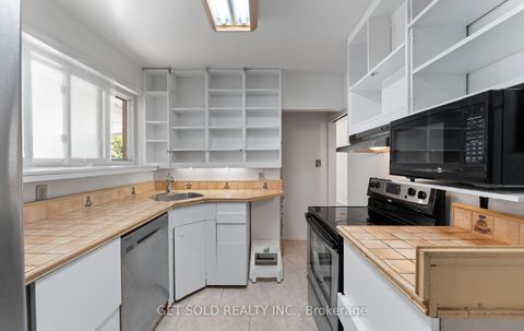 Photo 13 at 39 Pakenham Drive, Kipling, Toronto