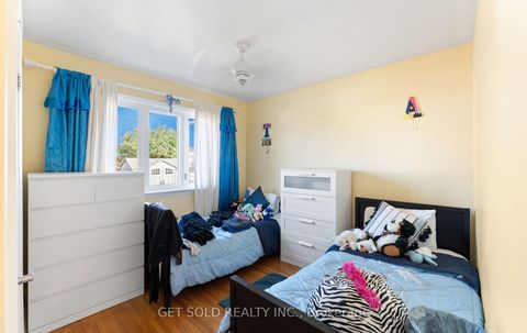 Photo 18 at 39 Pakenham Drive, Kipling, Toronto