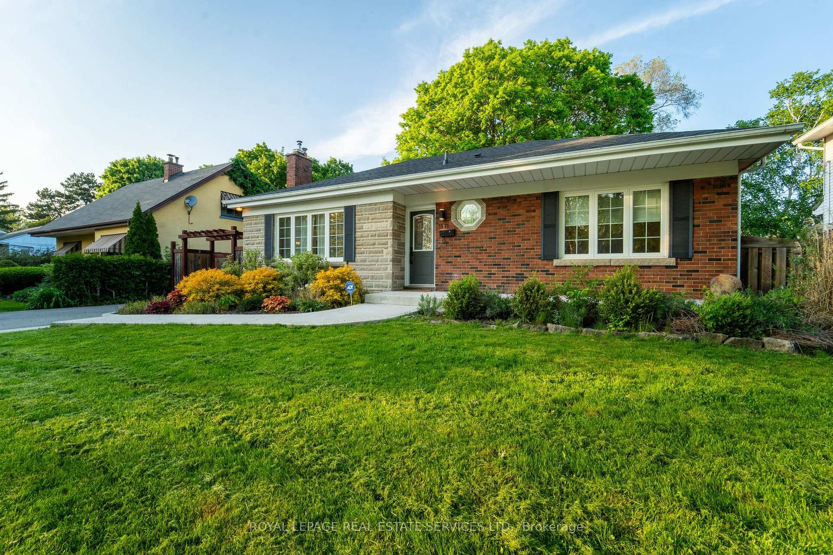 1071 Joan Drive, LaSalle, Burlington 