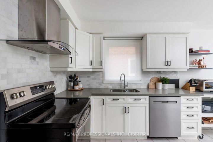 Photo 9 at 6433 Longspur Road, Lisgar, Mississauga