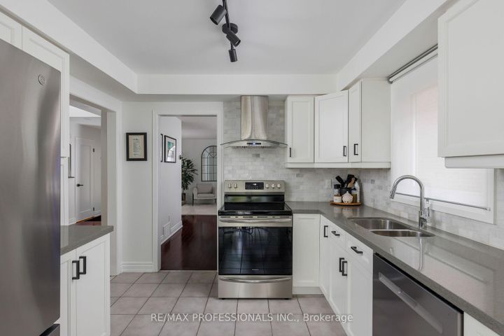 Photo 10 at 6433 Longspur Road, Lisgar, Mississauga