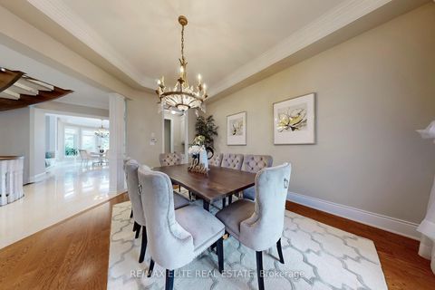 Photo 4 at 59 Carisbrooke Circle, Bayview Southeast, Aurora