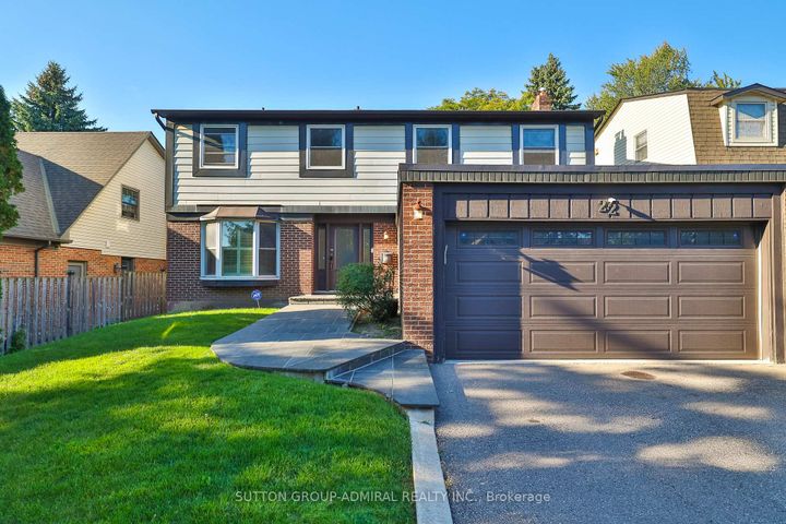 Photo 3 at 22 Cobblestone Drive, German Mills, Markham