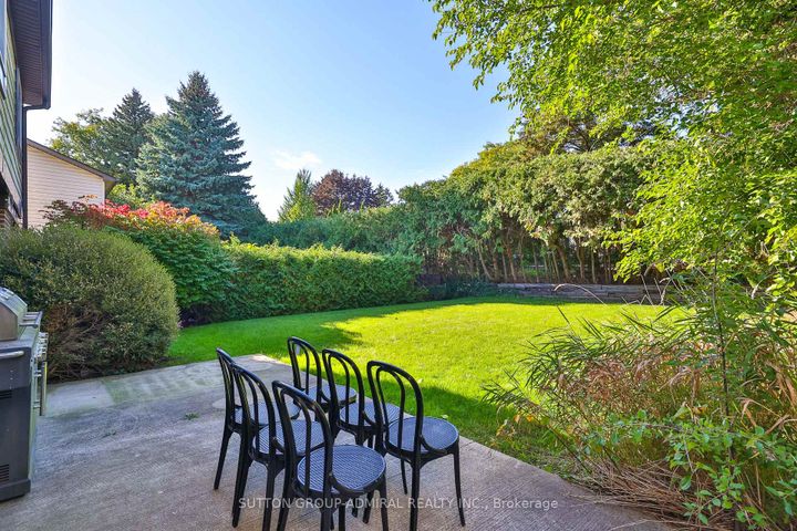 Photo 5 at 22 Cobblestone Drive, German Mills, Markham
