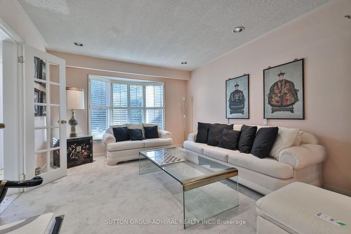 Photo 7 at 22 Cobblestone Drive, German Mills, Markham