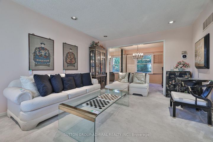 Photo 9 at 22 Cobblestone Drive, German Mills, Markham