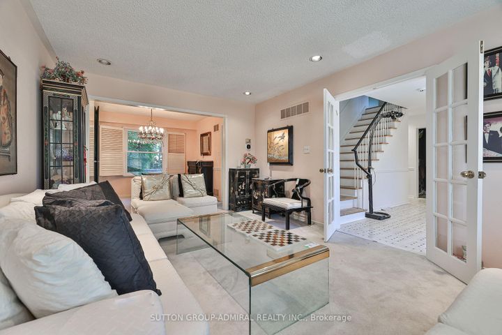 Photo 10 at 22 Cobblestone Drive, German Mills, Markham