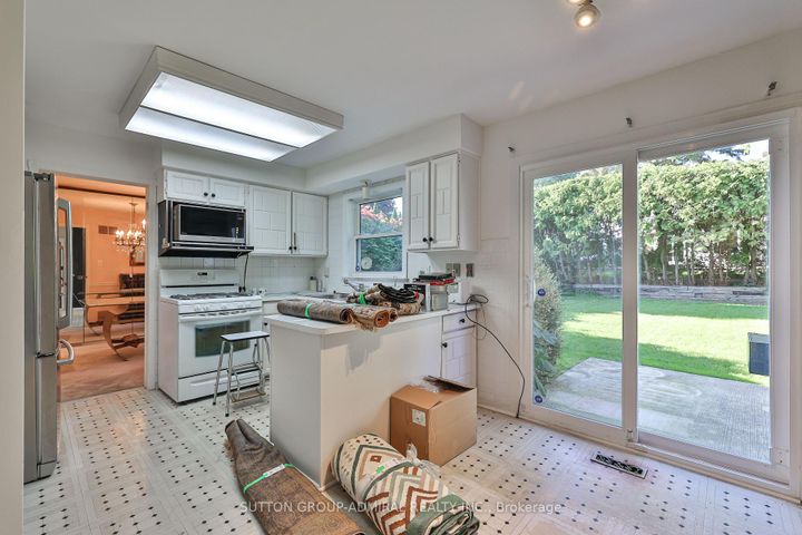 Photo 14 at 22 Cobblestone Drive, German Mills, Markham