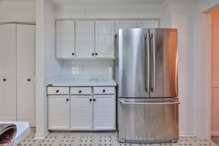 Photo 15 at 22 Cobblestone Drive, German Mills, Markham