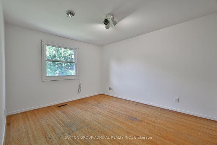Photo 32 at 22 Cobblestone Drive, German Mills, Markham