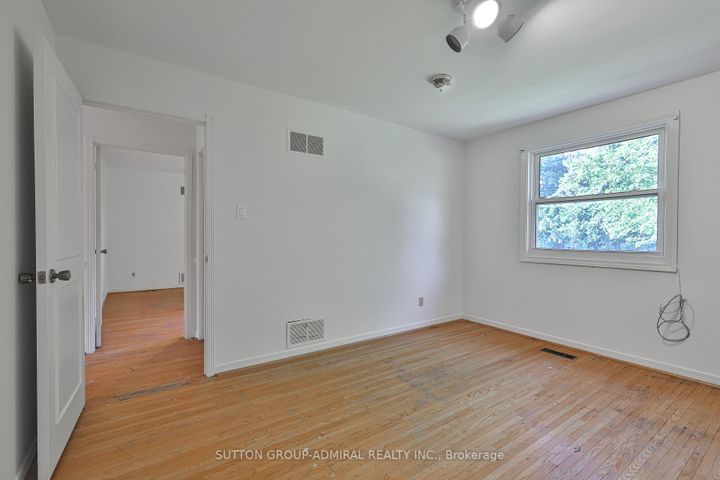 Photo 33 at 22 Cobblestone Drive, German Mills, Markham