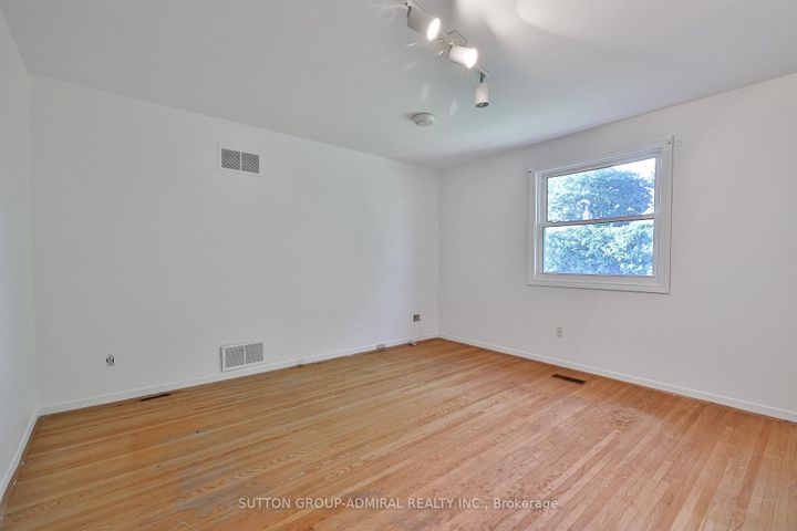 Photo 34 at 22 Cobblestone Drive, German Mills, Markham