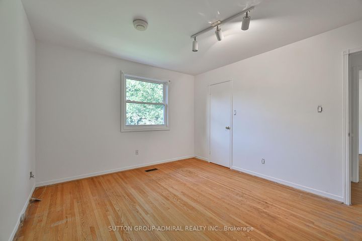 Photo 35 at 22 Cobblestone Drive, German Mills, Markham