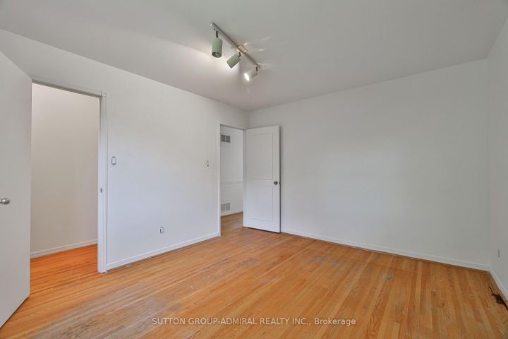 Photo 36 at 22 Cobblestone Drive, German Mills, Markham