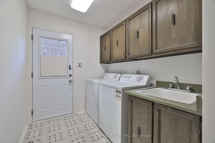 Photo 37 at 22 Cobblestone Drive, German Mills, Markham
