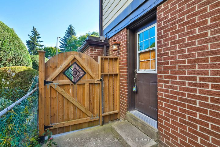 Photo 40 at 22 Cobblestone Drive, German Mills, Markham