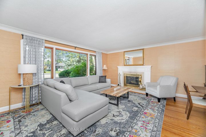 Photo 3 at 154 Maplewood Road, Mineola, Mississauga
