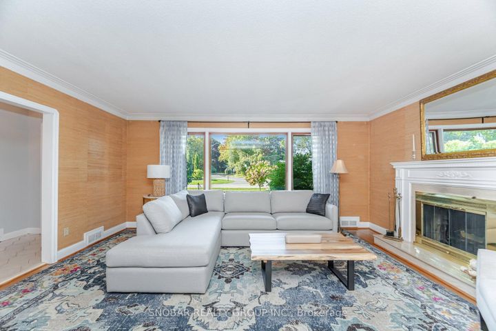 Photo 4 at 154 Maplewood Road, Mineola, Mississauga
