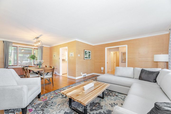 Photo 5 at 154 Maplewood Road, Mineola, Mississauga