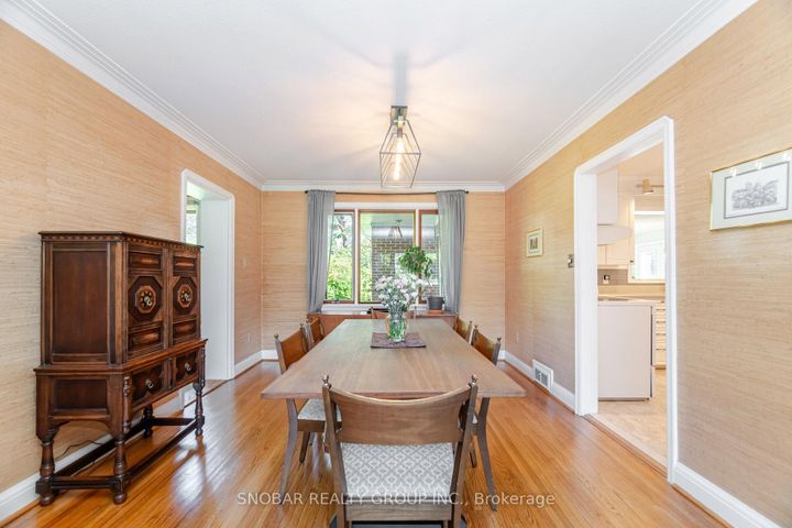 Photo 6 at 154 Maplewood Road, Mineola, Mississauga