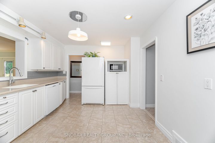 Photo 8 at 154 Maplewood Road, Mineola, Mississauga